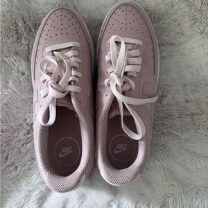 WOMEN'S NIKE COURT VISION ALTA PLATFORM SNEAKERS 8.5